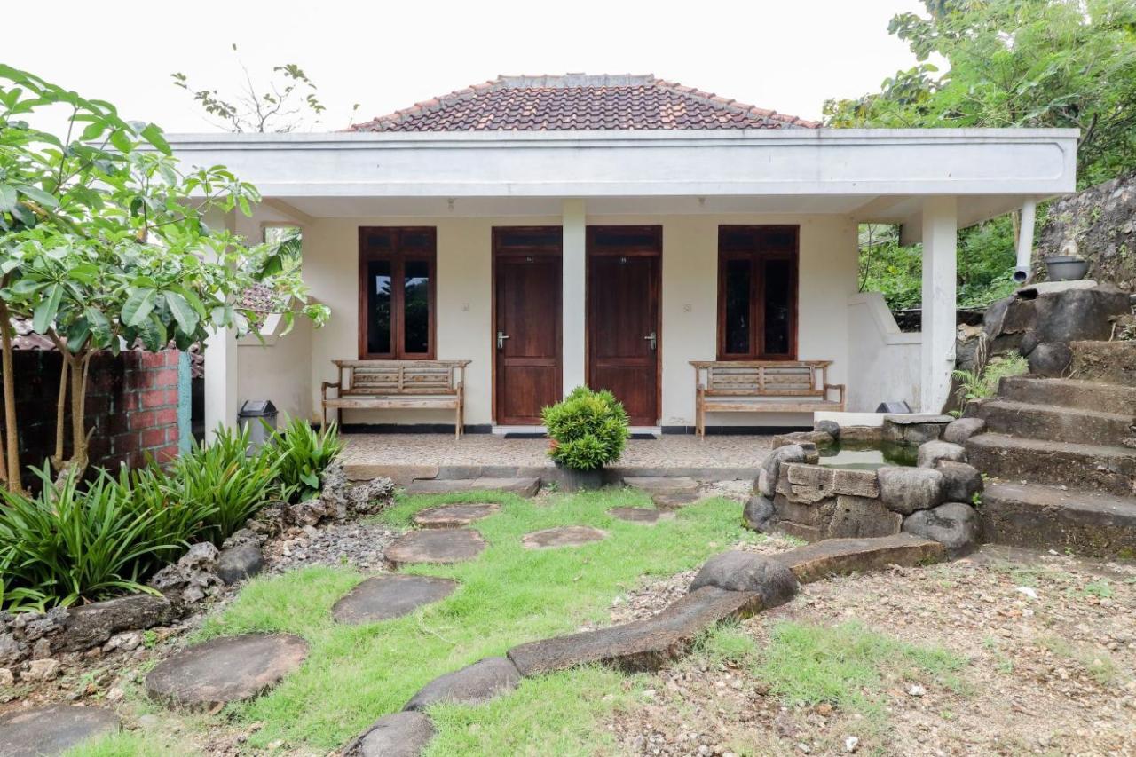 Rock Garden Homestay & Resto Tepus Exterior photo